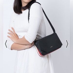 Bally unisex leather Can be used as  a shoulder bag or belt bag,only try it on